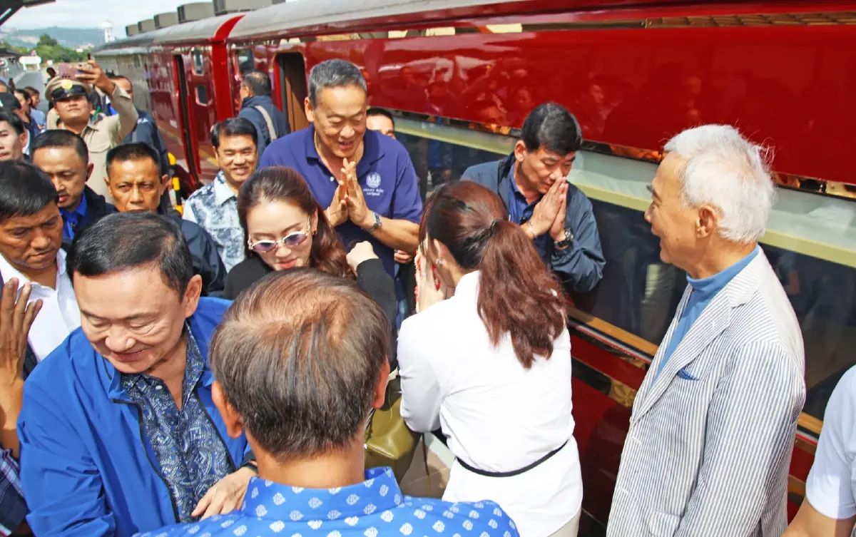 'สุวัจน์'นำประชาชนหัวหินต้อนรับนายกฯอิ๊งค์-ทักษิณสัมนาเพื่อไทย
