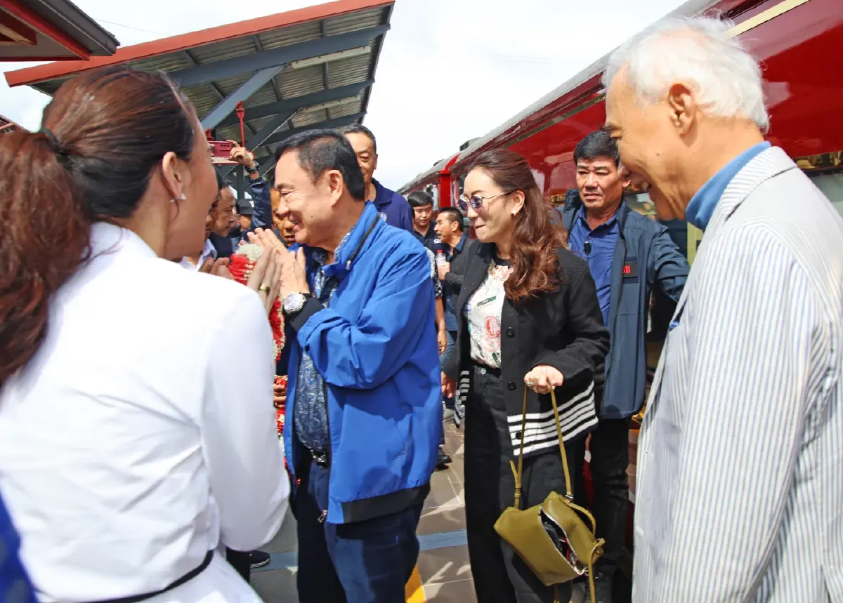 'สุวัจน์'นำประชาชนหัวหินต้อนรับนายกฯอิ๊งค์-ทักษิณสัมนาเพื่อไทย