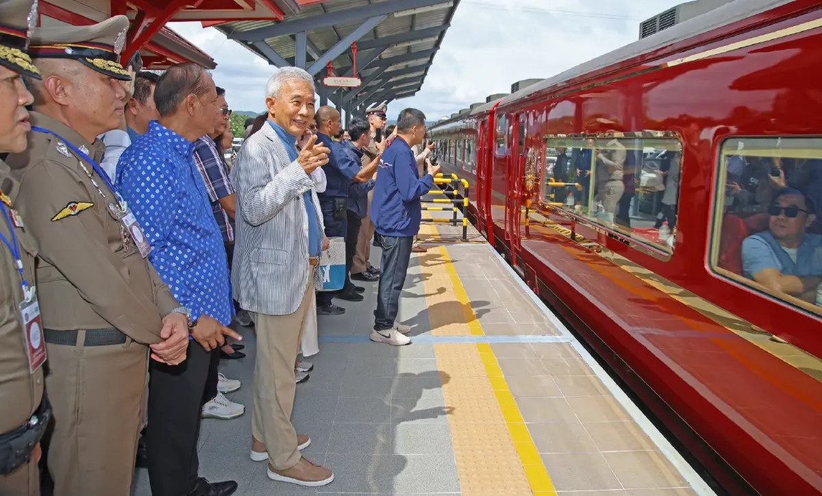 'สุวัจน์'นำประชาชนหัวหินต้อนรับนายกฯอิ๊งค์-ทักษิณสัมนาเพื่อไทย