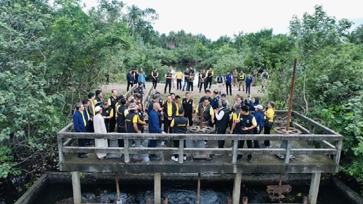 \'เฉลิมชัย ศรีอ่อน\'นำคณะลงพื้นที่ช่วยน้ำท่วมอ.จะนะยันไม่ทิ้งประชาชน