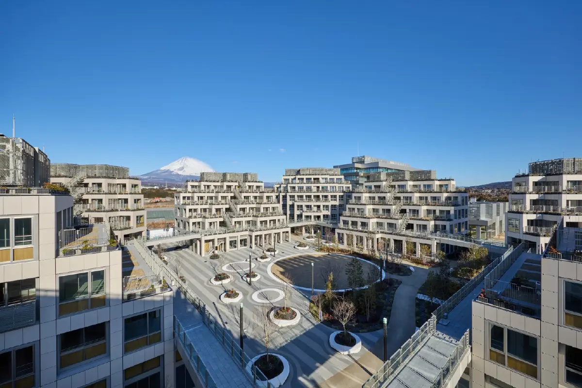 Woven City ด้านหลังคือภูเขาไฟฟูจิ สัญลักษณ์ของญี่ปุ่น