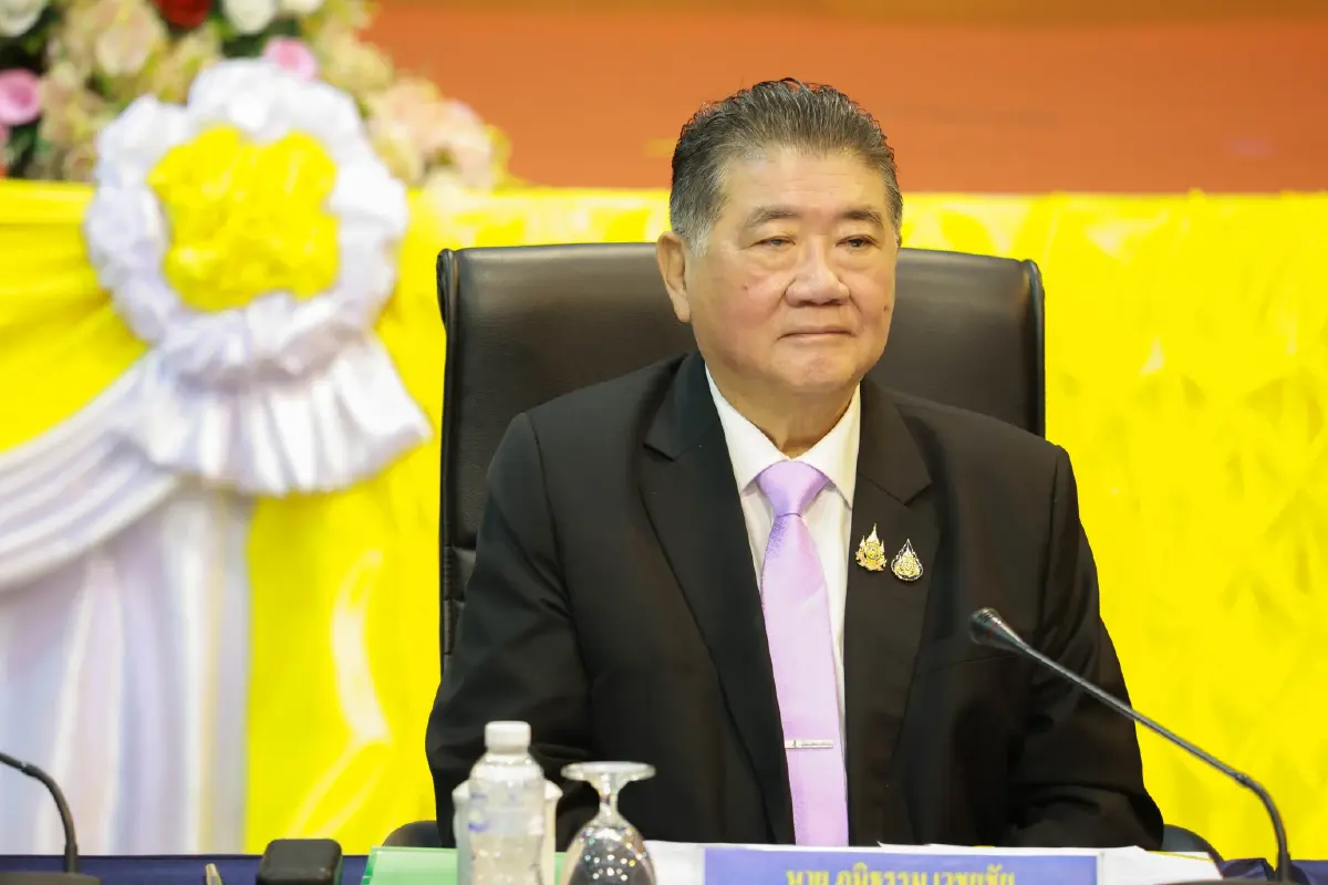 นายภูมิธรรม เวชยชัย รองนายกรัฐมนตรีและรัฐมนตรีว่าการกระทรวงกลาโหม