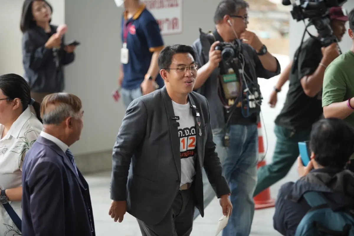 นายวิโรจน์ ลักขณาอดิศร สส.บัญชีรายชื่อ พรรคประชาชน