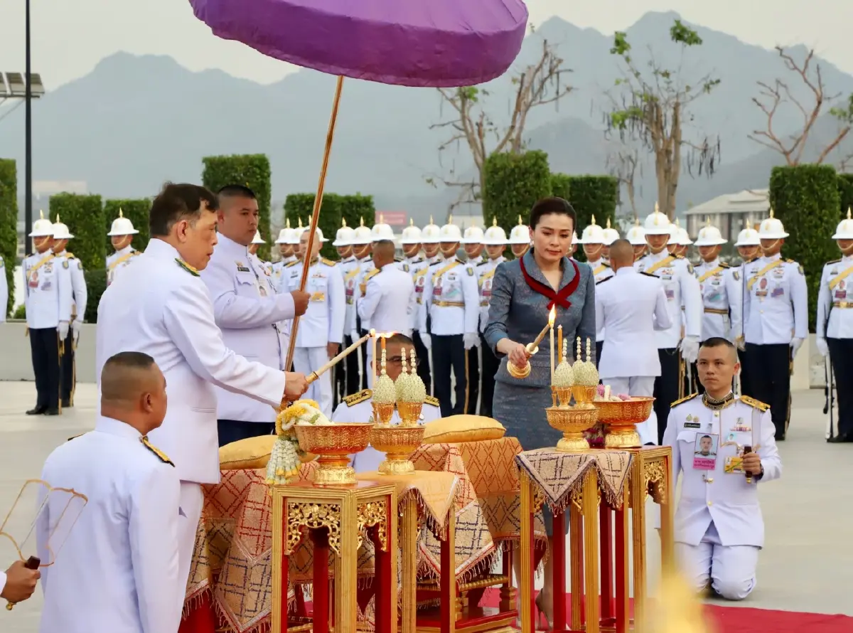 ในหลวง พระราชินี ทรงเปิด ร.ร.นายเรืออากาศนวมินทกษัตริยาธิราช