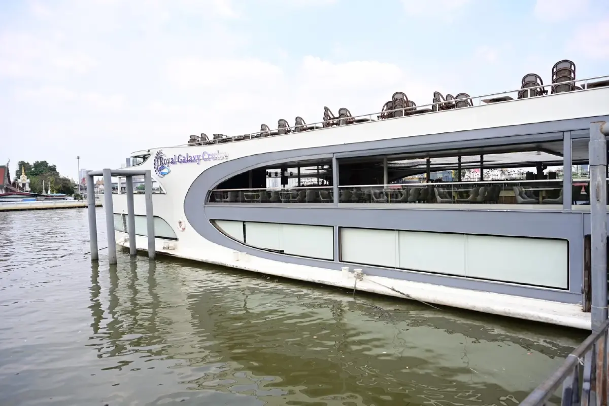 กทม.-กรมเจ้าท่าบุกจับเรือภัตตาคารทิ้งขยะลงน้ำ ไร้ใบอนุญาต