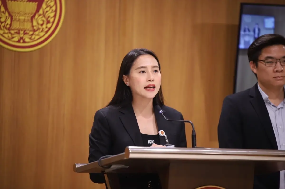 น.ส.รักชนก ศรีนอก สส.กรุงเทพ พรรคประชาชน 