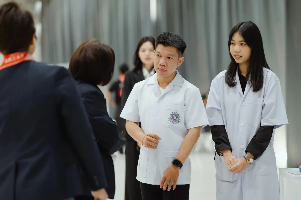 เด็กมช.คว้ารองแชมป์ R2M ด้วยนวัตกรรมวัสดุดูดซับคาร์บอนแก้วิกฤตโลกร้อน