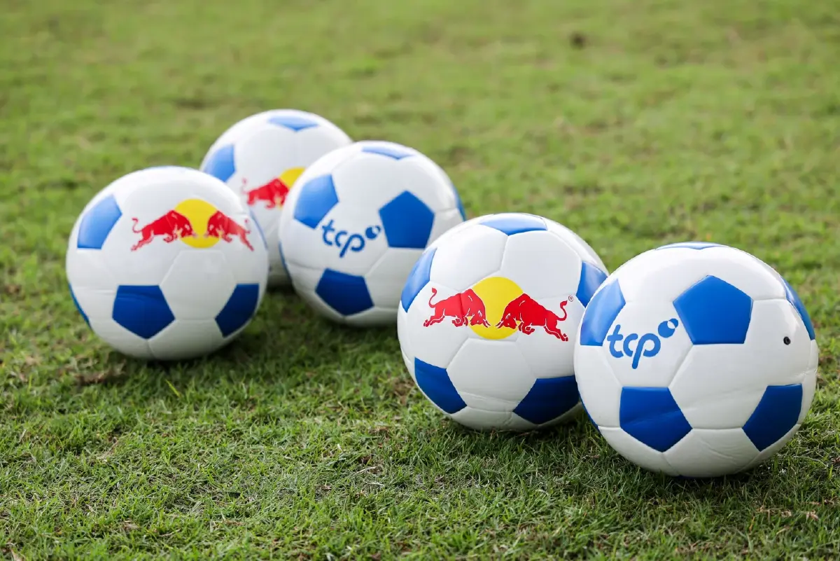 กลุ่มธุรกิจ TCP ปลุกพลังเยาวชน ส่งต่อโอกาสทางกีฬา มอบลูกฟุตบอลทั่วไทย