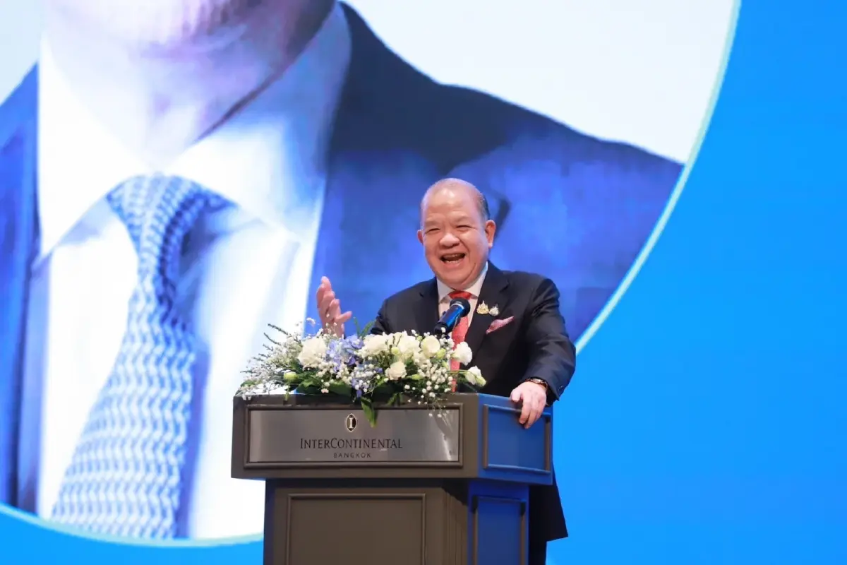 นายพิชัย นริพทะพันธุ์ รัฐมนตรีว่าการกระทรวงพาณิชย์ 