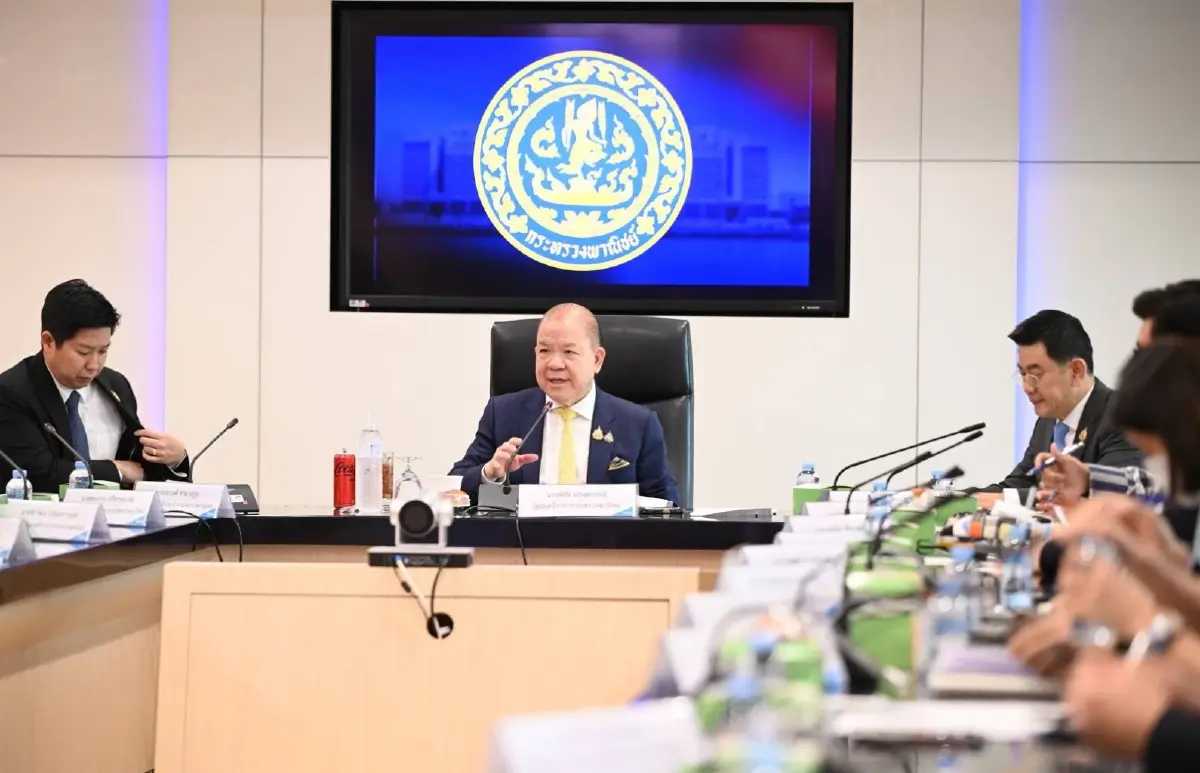 นายพิชัย นริพทะพันธุ์ รัฐมนตรีว่าการกระทรวงพาณิชย์