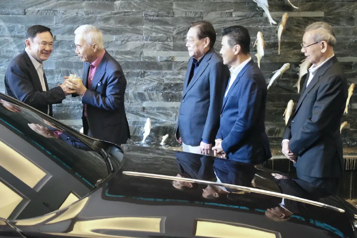 "นายทักษิณ ชินวัตร" เดินทางร่วมงานวันเกิด "นายสุวัจน์ ลิปตพัลลภ"