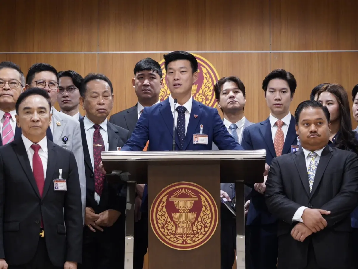 พรรคร่วมฝ่ายค้านยื่นญัตติอภิปรายไม่ไว้วางใจ