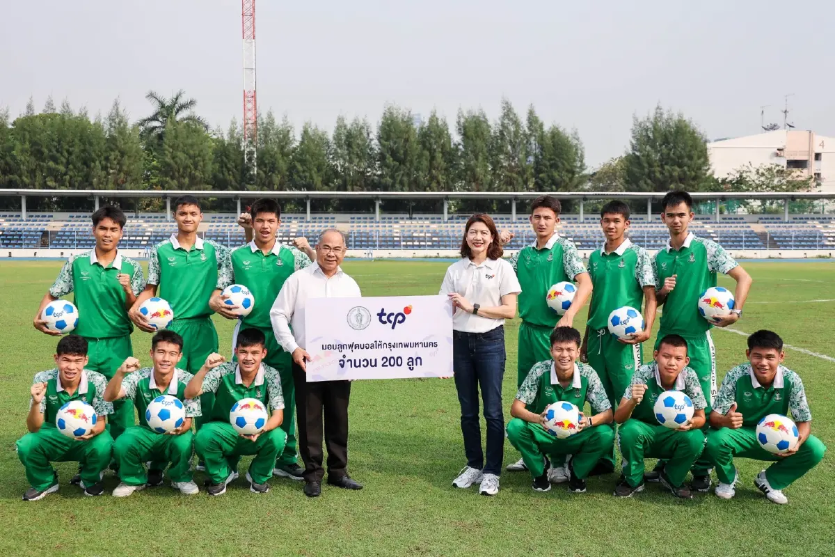 กรุงเทพมหานครเป็นหนึ่งในหน่วยงานที่ได้รับมอบลูกฟุตบอลจากกลุ่มธุรกิจ TCP โดยนายสิงห์ ลิ้มพิรัตน์ ผู้อำนวยการสำนักวัฒนธรรม กีฬา และ การท่องเที่ยว กรุงเทพมหานคร เป็นผู้รับมอบลูกฟุตบอลจำนวน 200 ลูก จากนางสาวอาจรีย์ สุวรรณกูล ผู้อำนวยการฝ่ายองค์กรสัมพันธ์และการสื่อสาร กลุ่มธุรกิจ TCP