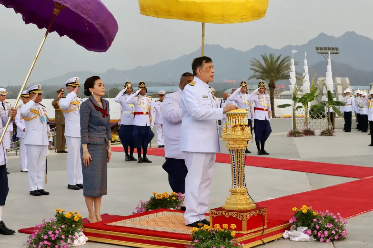 ในหลวง พระราชินี ทรงเปิด ร.ร.นายเรืออากาศนวมินทกษัตริยาธิราช