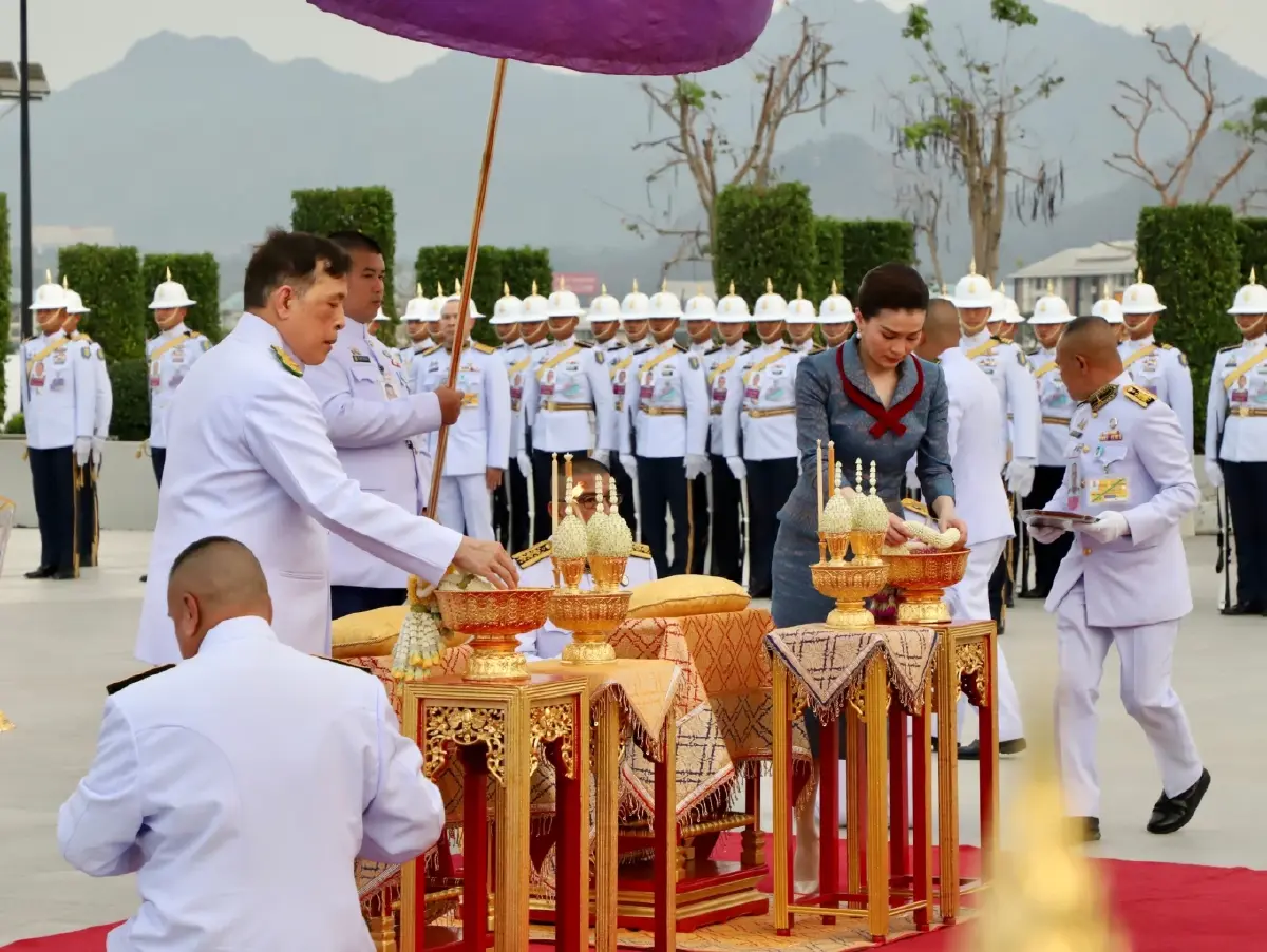 ในหลวง พระราชินี ทรงเปิด ร.ร.นายเรืออากาศนวมินทกษัตริยาธิราช