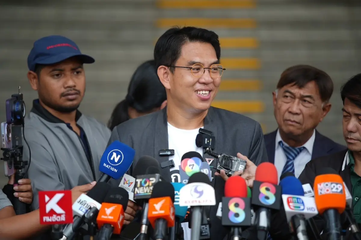 นายวิโรจน์ ลักขณาอดิศร สส.บัญชีรายชื่อ พรรคประชาชน