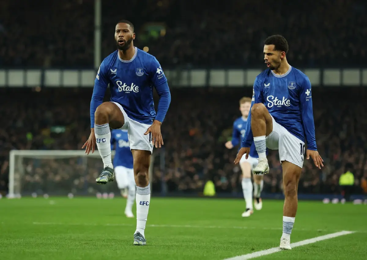 ผลบอลพรีเมียร์ลีกลิเวอร์พูล โดน เอฟเวอร์ตัน ยิงทดเจ็บ บุกเจ๊า  2-2