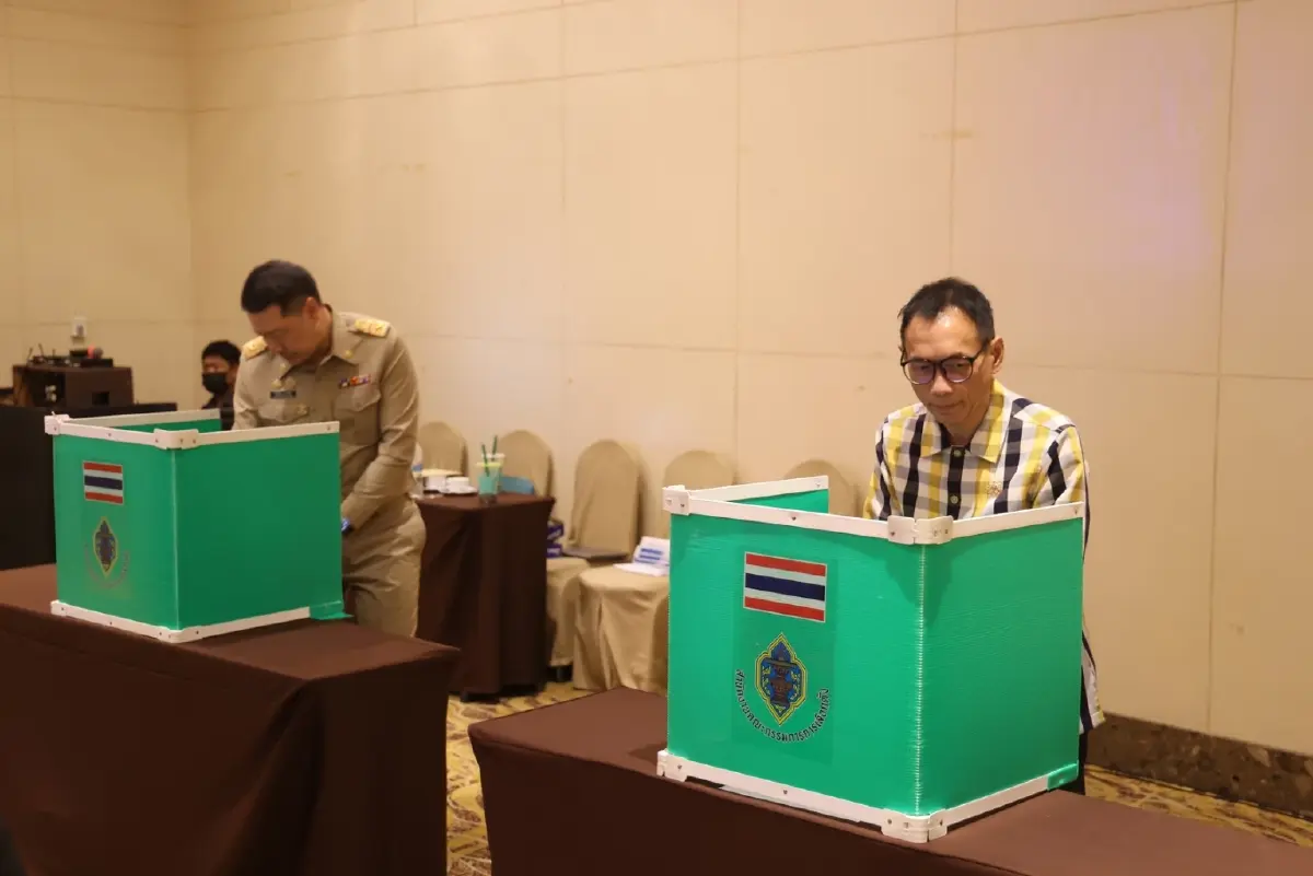 เลือกแล้ว! ‘หมอจเด็จ’  นั่งเลขาธิการ สปสช. ต่อเป็นวาระที่ 2