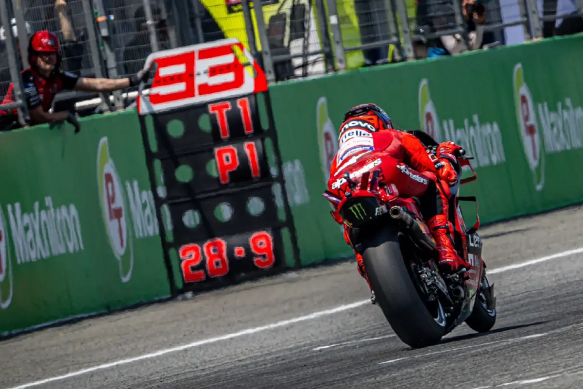 "มาร์เกซ"นำม้วนเดียวคว้าชัย ก้อง สมเกียรติ ผลงานน่าพอใจ สปรินต์เรซโมโตจีพี