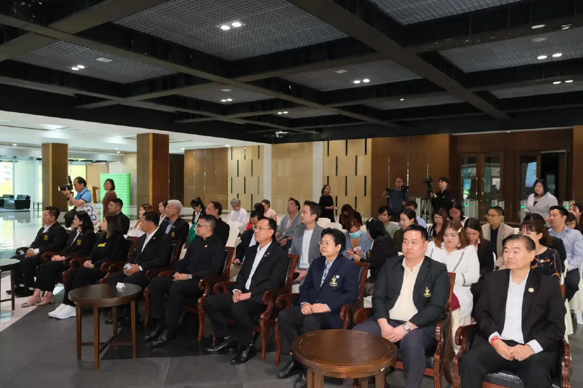 อายิโนะโมะโต๊ะจับมือเวสท์บาย เดลิเวอรี่ รับซื้อซองพลาสติก วิบวับ Upcycling