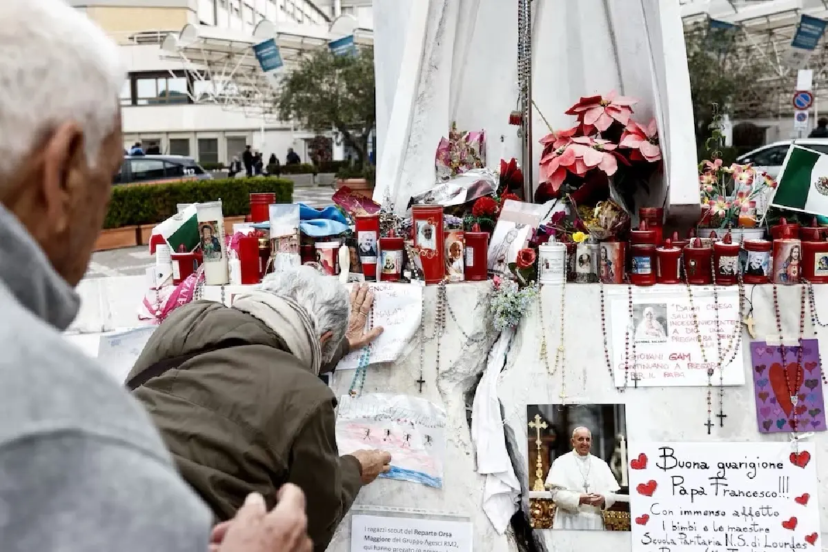 สมเด็จพระสันตะปาปาฟรานซิส รักษาตัวในโรงพยาบาลเป็นสัปดาห์ที่ 4