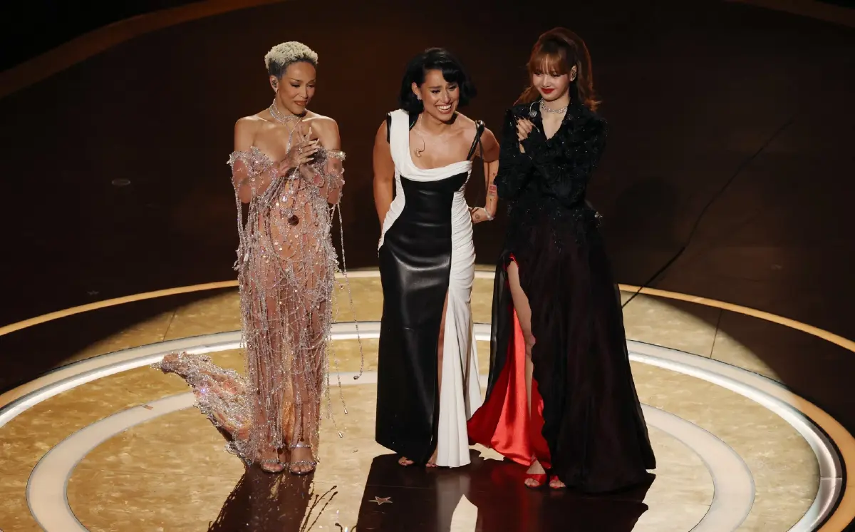 ลิซ่า จัดเต็ม สวมทักซิโดโชว์พิธีเปิดเวทีออสการ์ อย่างยิ่งใหญ่