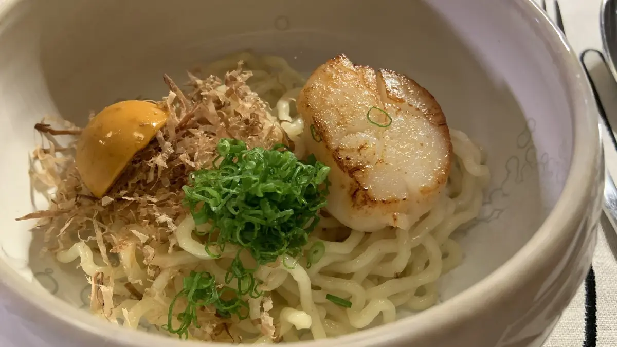 bonito cream broth ramen, hokkaido hotate, shrimp head butter  ก่อนราดซุปครีมปลาโอ