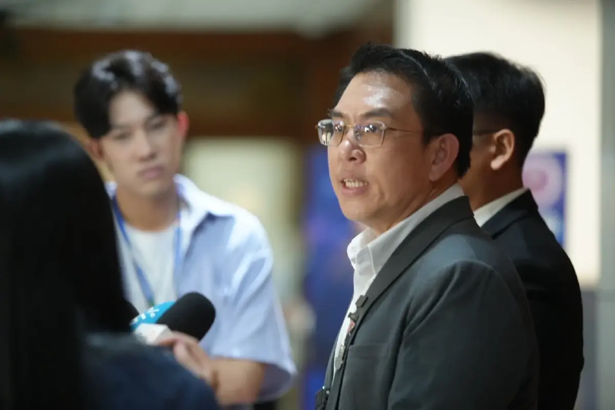 วิโรจน์ ยื่นตรวจสอบ  "มหาลัยศูนย์เหรียญ" 