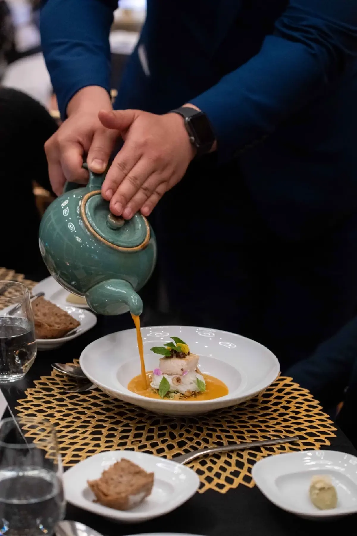 ดินเนอร์ 'สไมลิง เกกโก' ประมูลงานศิลป์เพื่อเด็กยากไร้กัมพูชา