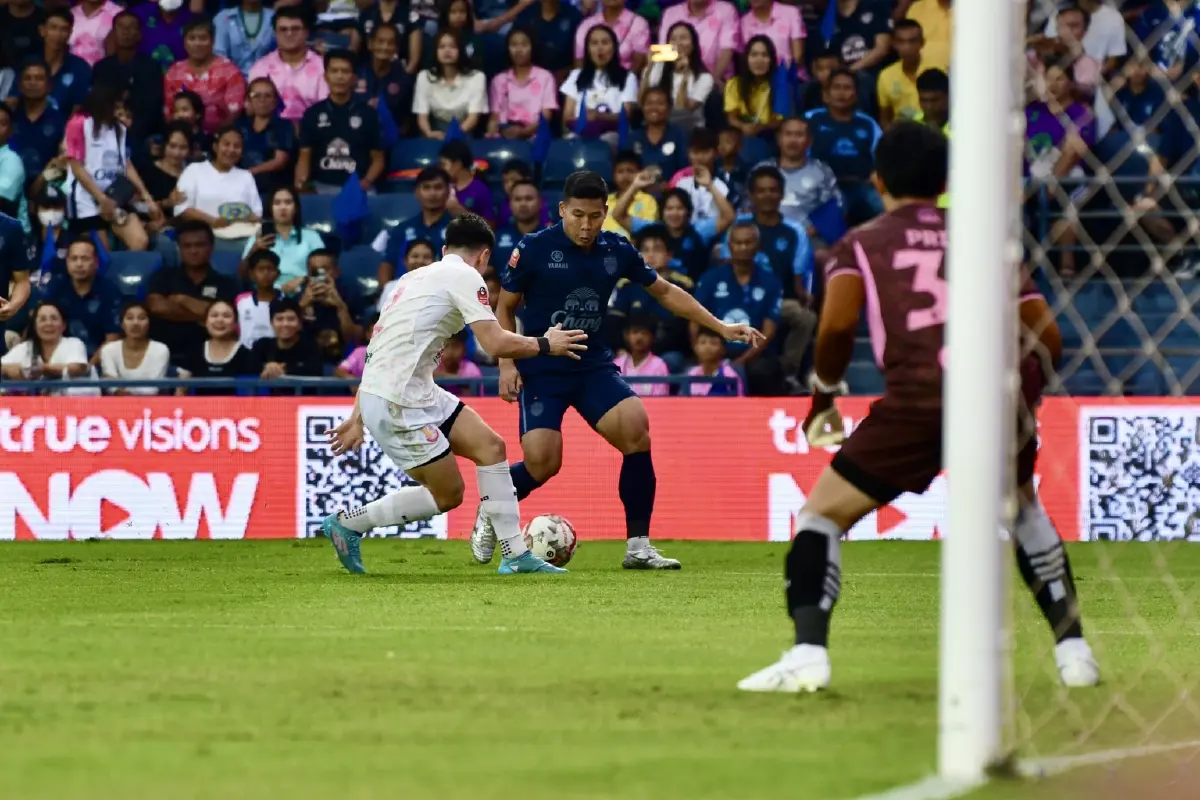 บุรีรัมย์ แชมป์ไทยลีก สมัย 10 !ผลบอลไทยลีกบุรีรัมย์ 7-0 หนองบัว