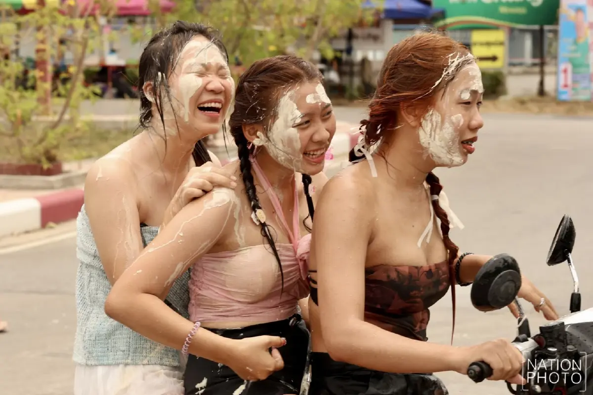 รวมคำอวยพร แตปชั่นวันสงกรานต์ 68 วันผู้สูงอายุ ปีใหม่ไทย