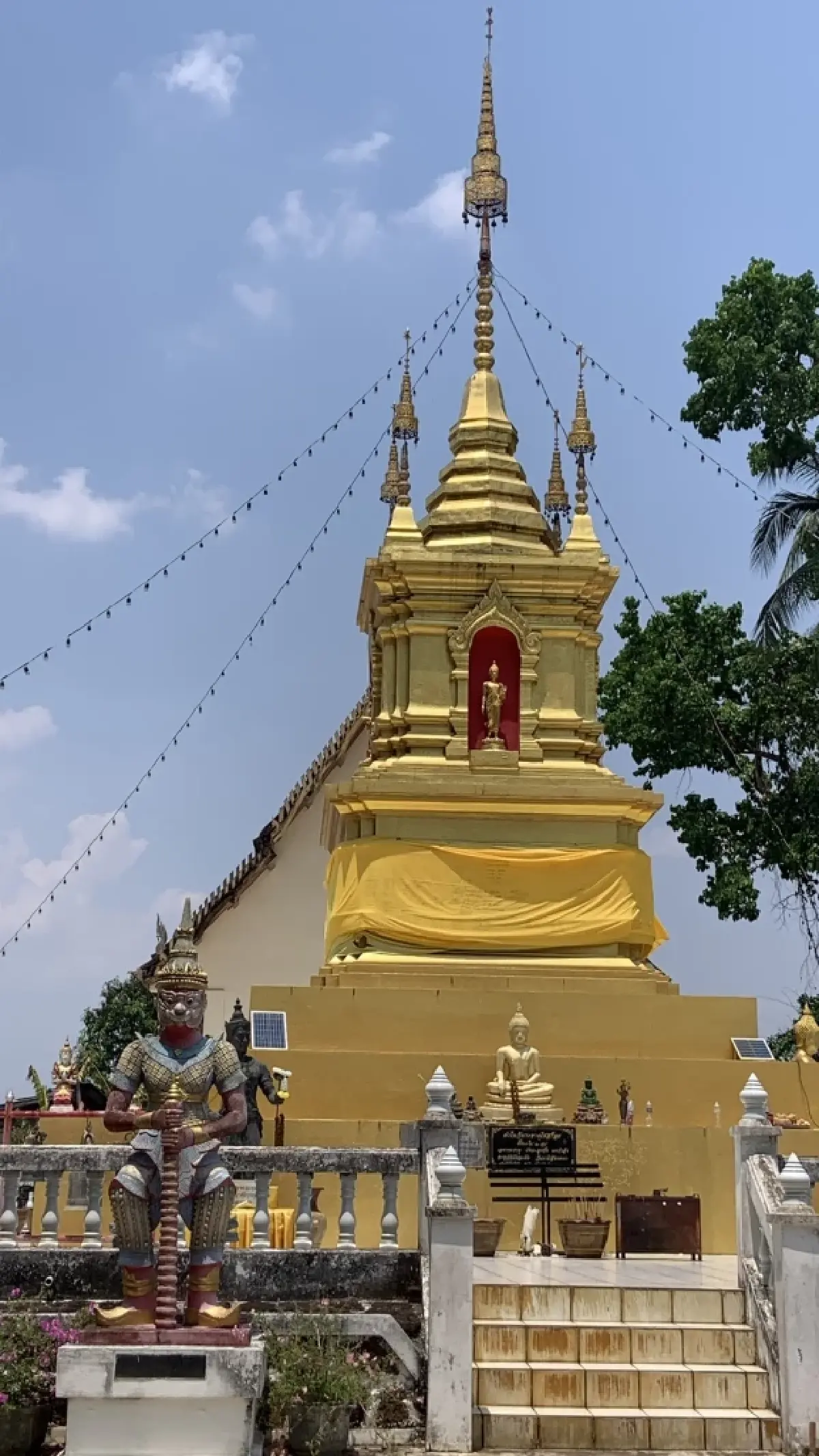 พระธาตุไฮสร้อย ที่ตำบลปากกาง อำเภอลอง ในปัจจุบัน