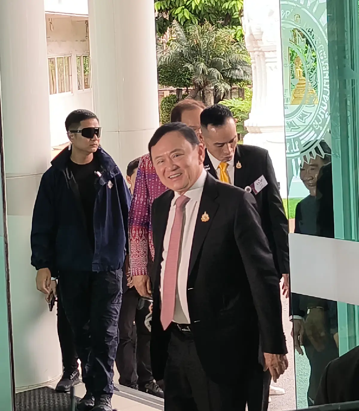 สยบข่าวลือออกนอกประเทศ! ’ทักษิณ‘ ปรากฏตัว ร่วมงานปาฐกถา ป.ป.ส.