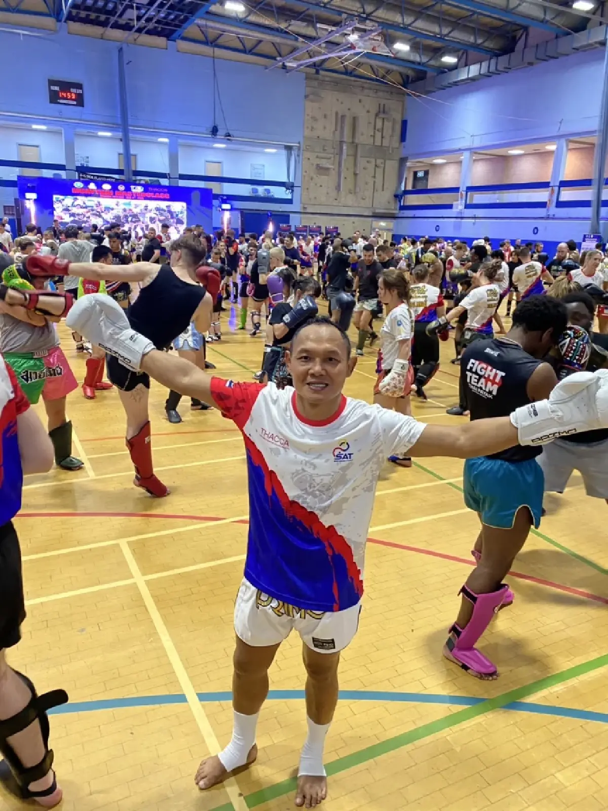 3 ยอดมวยไทยโชว์เปิดคลาสมวยไทยที่อังกฤษ คนร่วมกว่า 400 คน