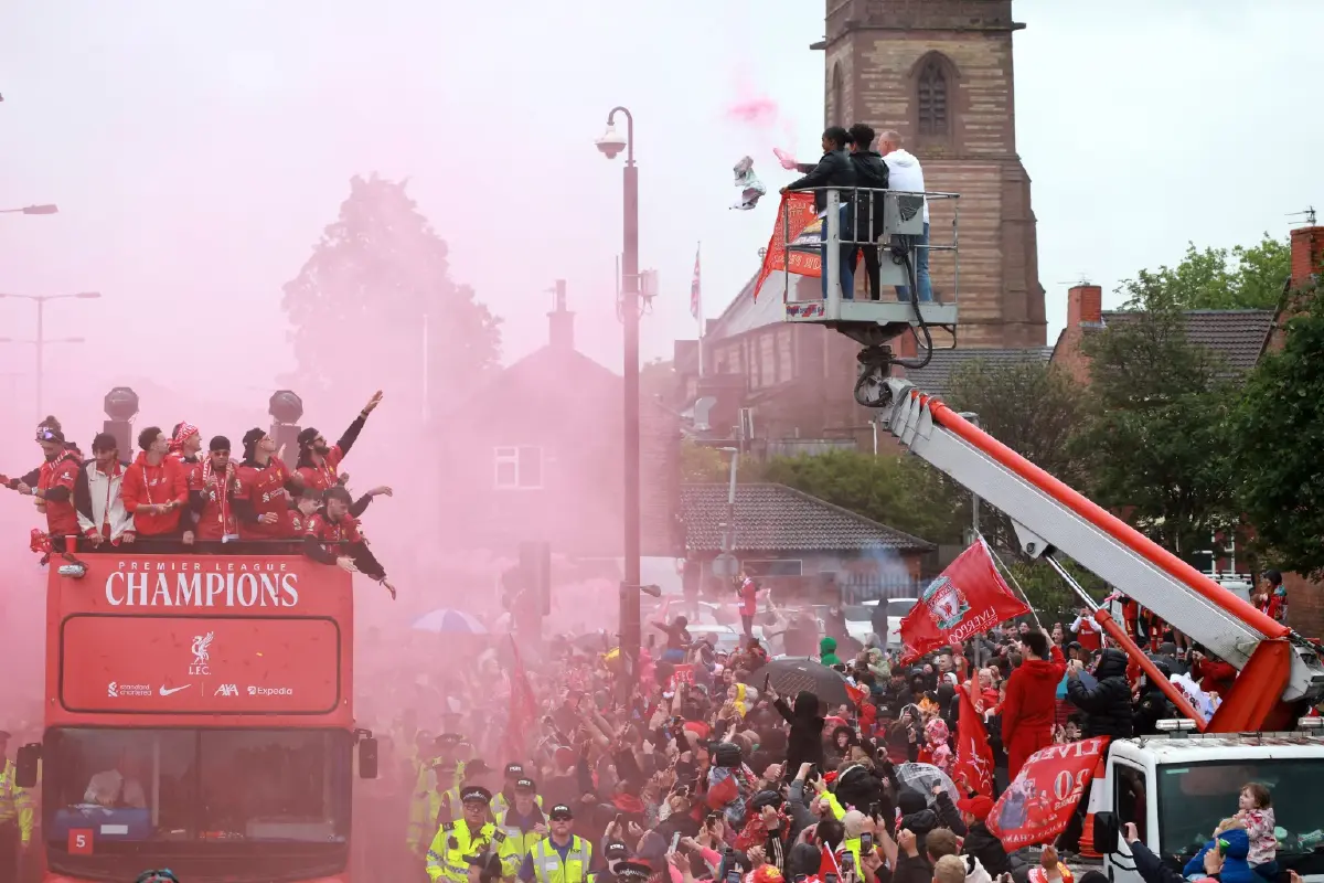 คนบ้านเดียวกัน ! เผยคนขับรถชนแฟน "หงส์" แห่แชมป์ เป็นคนลิเวอร์พูล