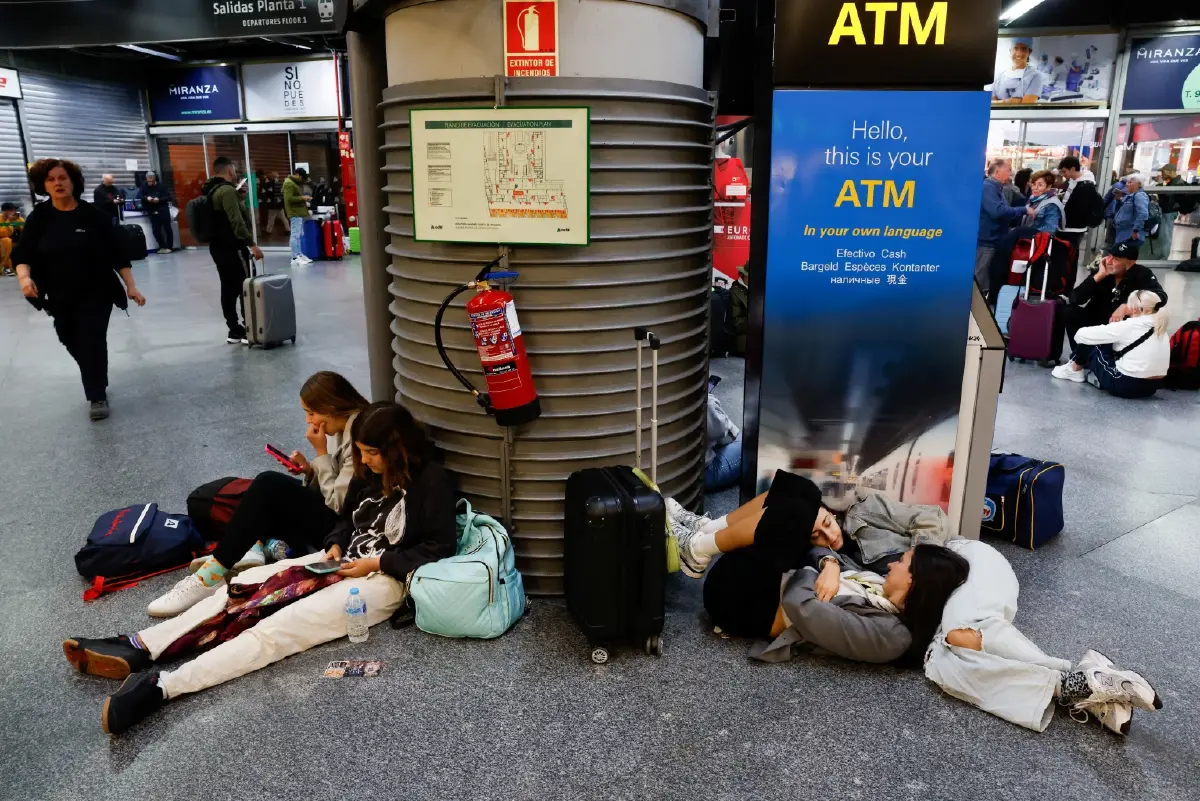 รถไฟสเปนป่วน หลังโจรลักตัดสายไฟ ทำให้ผู้โดยสารตกค้างอื้อ