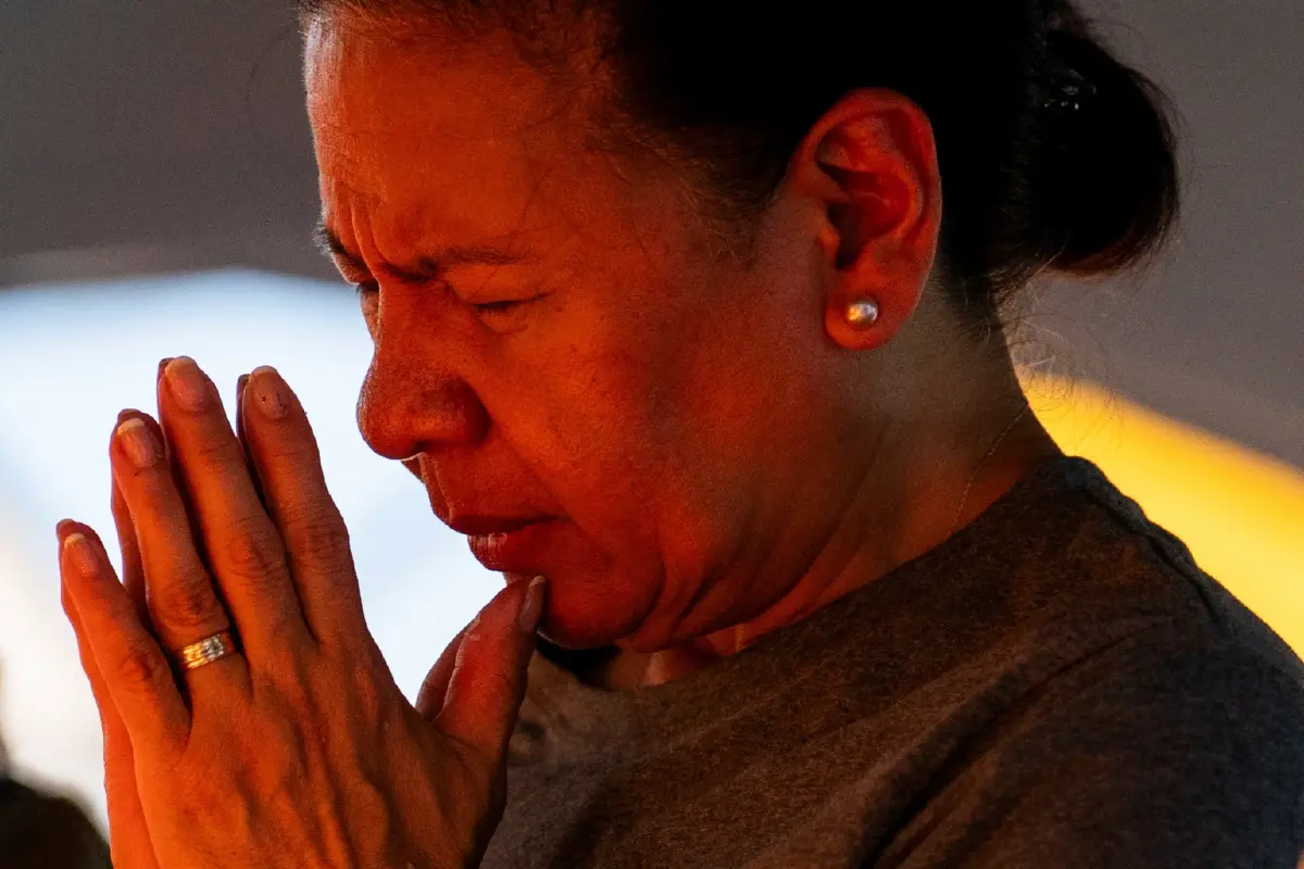 ส่องบรรยากาศหน้าวาติกัน! คริสตชนรอควันขาวสัญญาณ "โป๊ปองค์ใหม่"