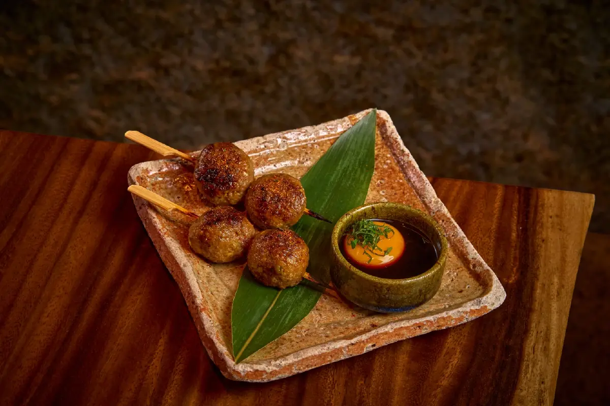 สึคุเนะไก่ ไข่ดองซีอิ๊วโรยใบชิโสะ 