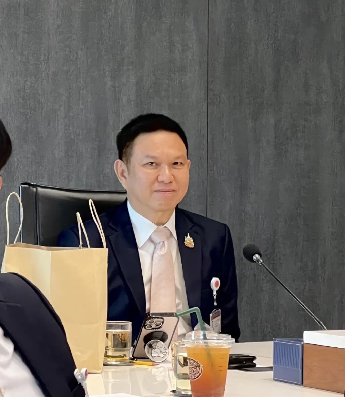 นายวรวัจน์ เอื้ออภิญญกุล