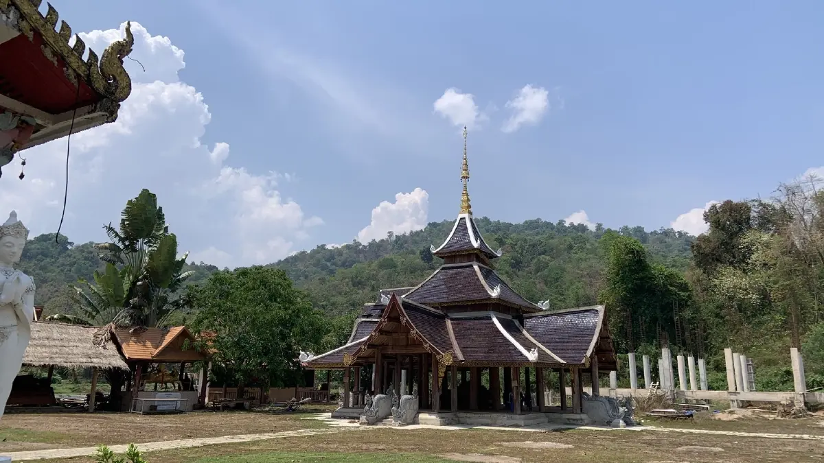 วัดพระธาตุขวยปู (พระบรมสารีริกธาตุส่วนบ่าเบื้องซ้าย) พระธาตุเก่าแก่หนึ่งในตำนานเมือง 5 พระธาตุ ที่อำเภอวังชิ้น จังหวัดแพร่ 