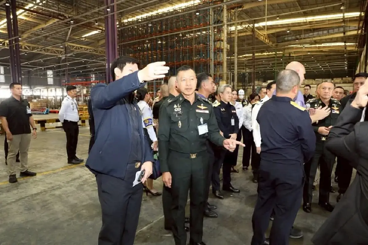 "ผบ.ทหารสูงสุด"  ตรวจสุวรรณภูมิ สแกนช่องโหว่ ป้องกันยาเสพติด