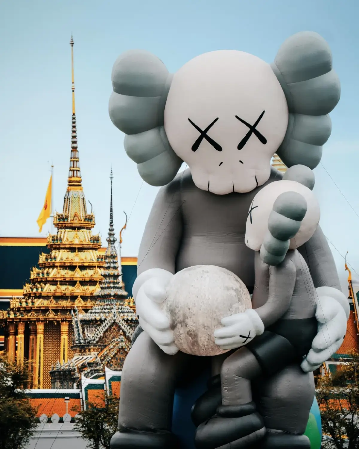 KAWS : HOLIDAY ครั้งแรกในไทย! ฟิกเกอร์ยักษ์เช็กอินกลางสนามหลวง