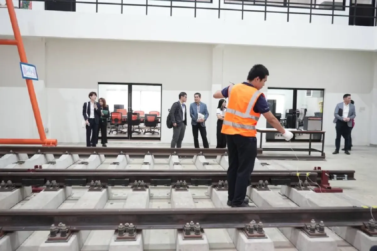 ใครนั่งรถไฟฟ้าสายสีแดงยกมือ!  สังเกต? ว่า รถไฟฟ้าเสียงดังน้อยลง