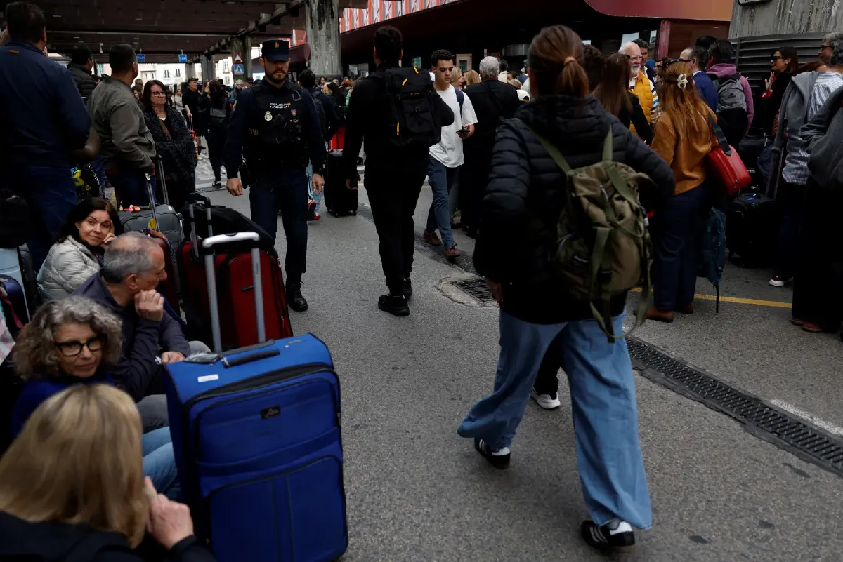 รถไฟสเปนป่วน หลังโจรลักตัดสายไฟ ทำให้ผู้โดยสารตกค้างอื้อ