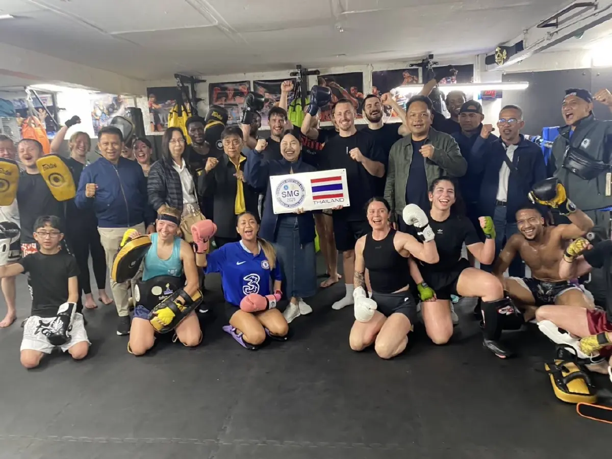 3 ยอดมวยไทยโชว์เปิดคลาสมวยไทยที่อังกฤษ คนร่วมกว่า 400 คน