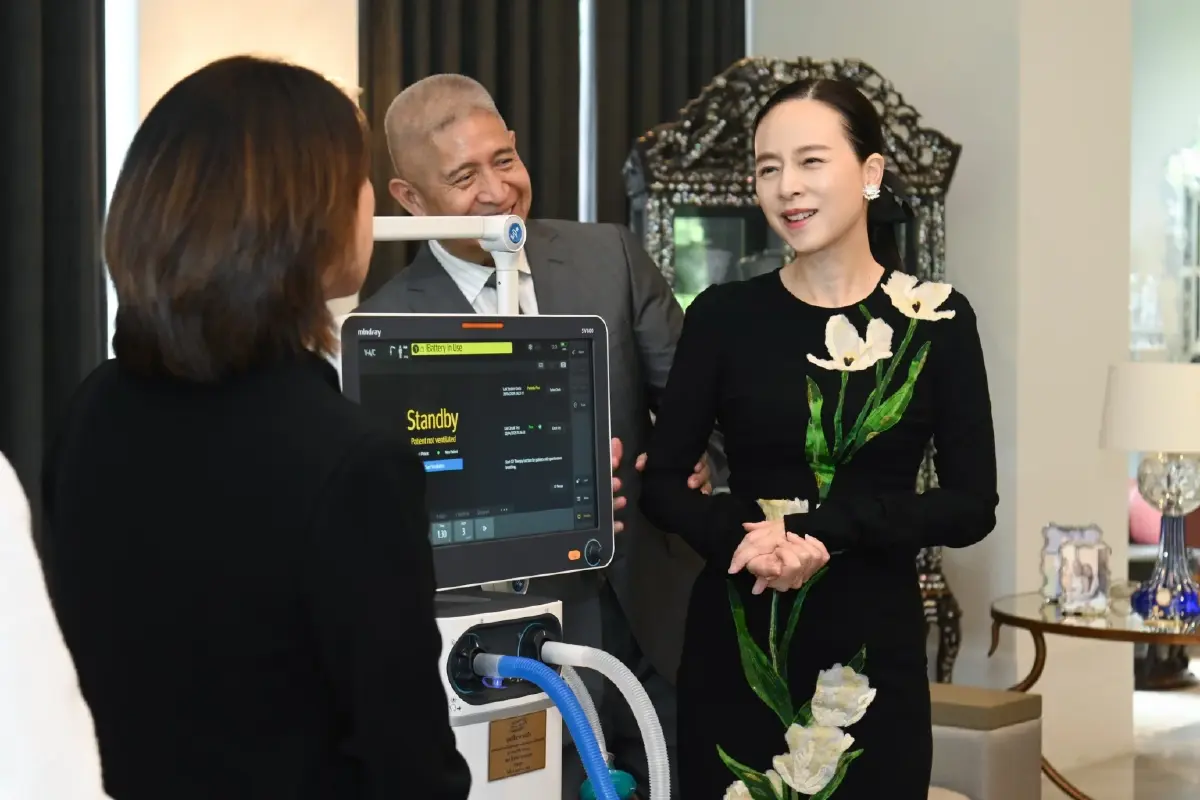 “มาดามแป้ง” นำทีมมูลนิธิมาดามแป้ง มอบเครื่องช่วยหายใจ แก่ รพ.เบตง จ.ยะลา