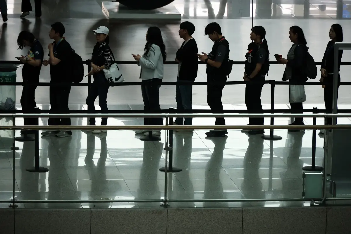 เกาหลีใต้แห่ใช้สิทธิ์เลือกตั้งล่วงหน้าคึกคัก ชี้ชะตาปธน.ใหม่