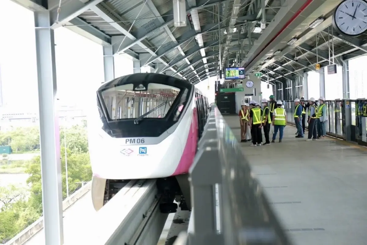 เปิดทดลองนั่งฟรีแล้ว รถไฟฟ้าสายสีชมพูส่วนต่อขยาย เมืองทองธานี