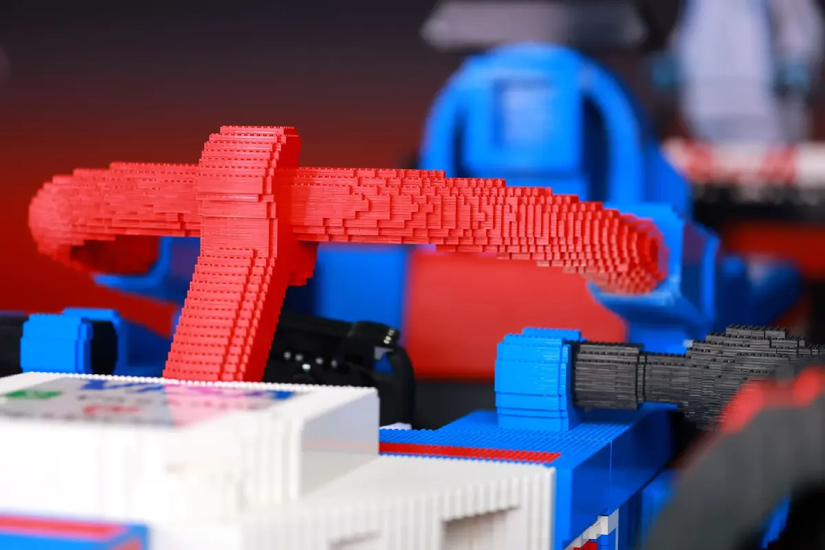 เฟี้ยวเกิน! รถแข่ง F1 ต่อจาก LEGO 4 แสนชิ้น ขนาดเท่าจริง แถมขับได้