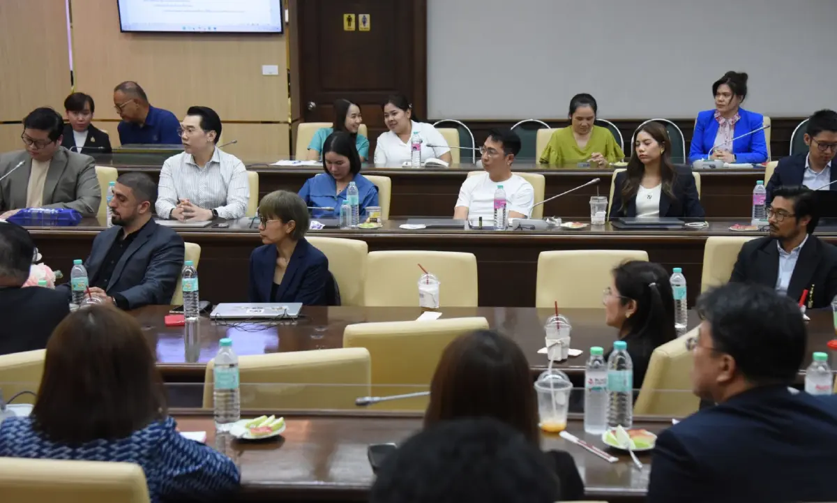 นักธุรกิจพืชกัญชา พบ 'สมศักดิ์' หวั่นกระทบหากกลับไปเป็นยาเสพติด